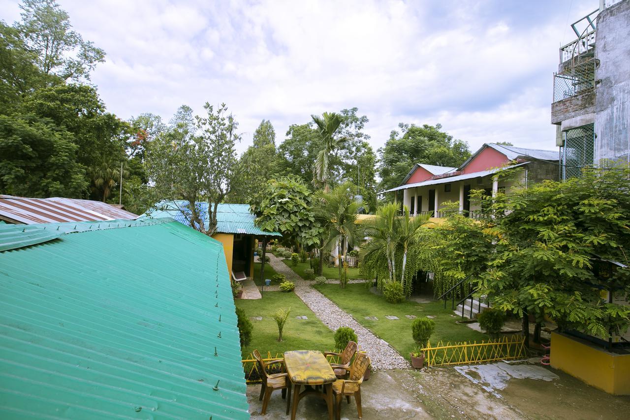 Sauraha Nana Hotel Exterior foto