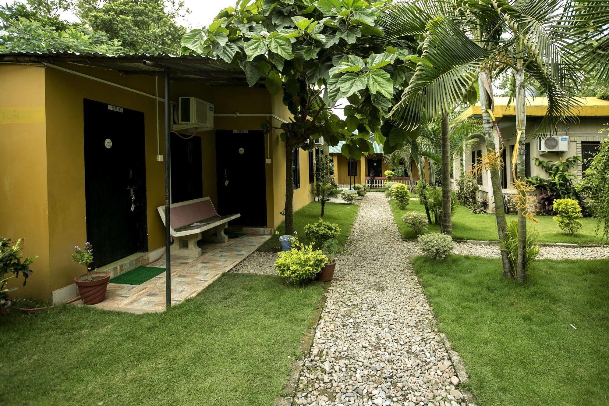 Sauraha Nana Hotel Exterior foto