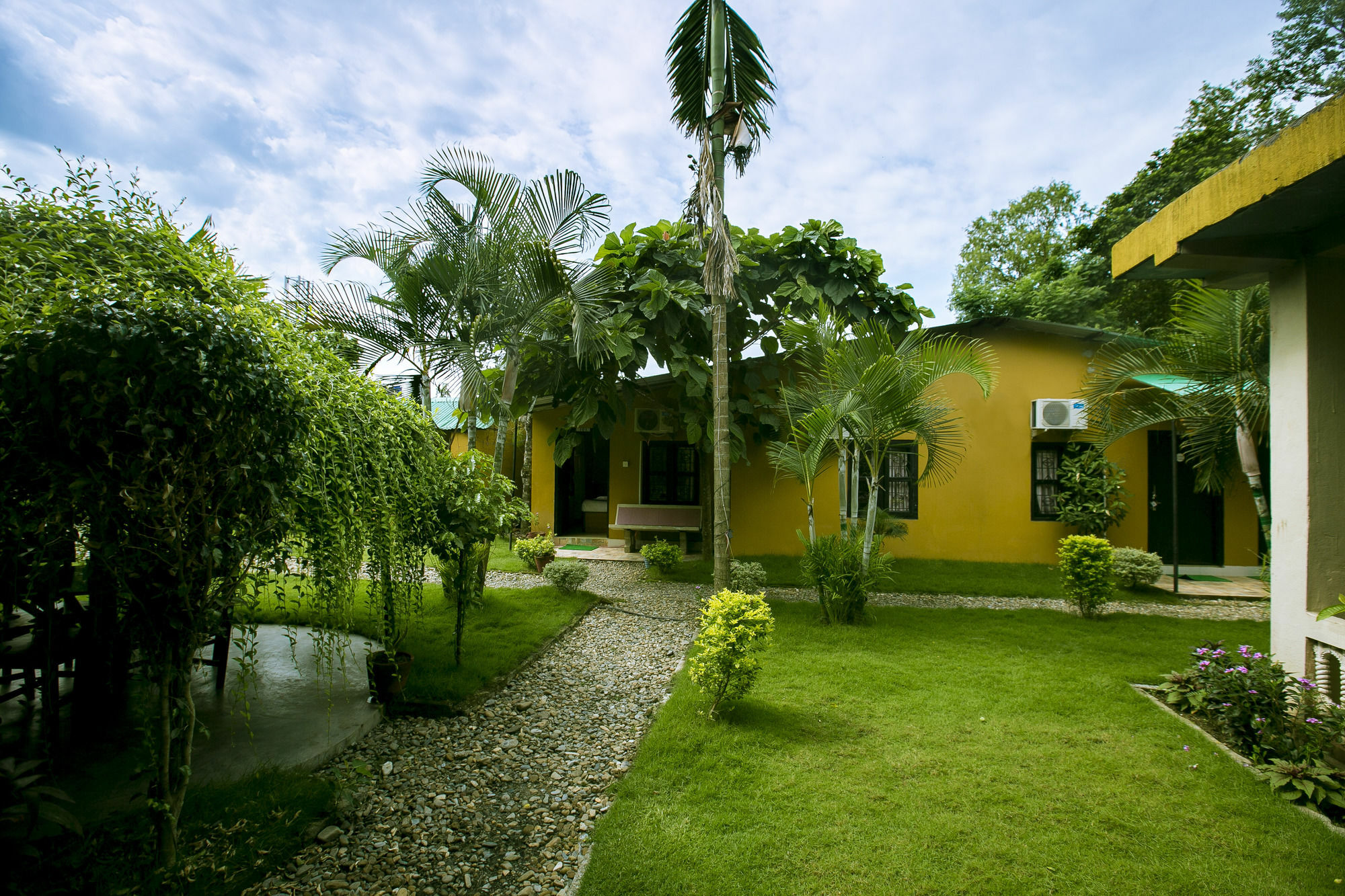 Sauraha Nana Hotel Exterior foto